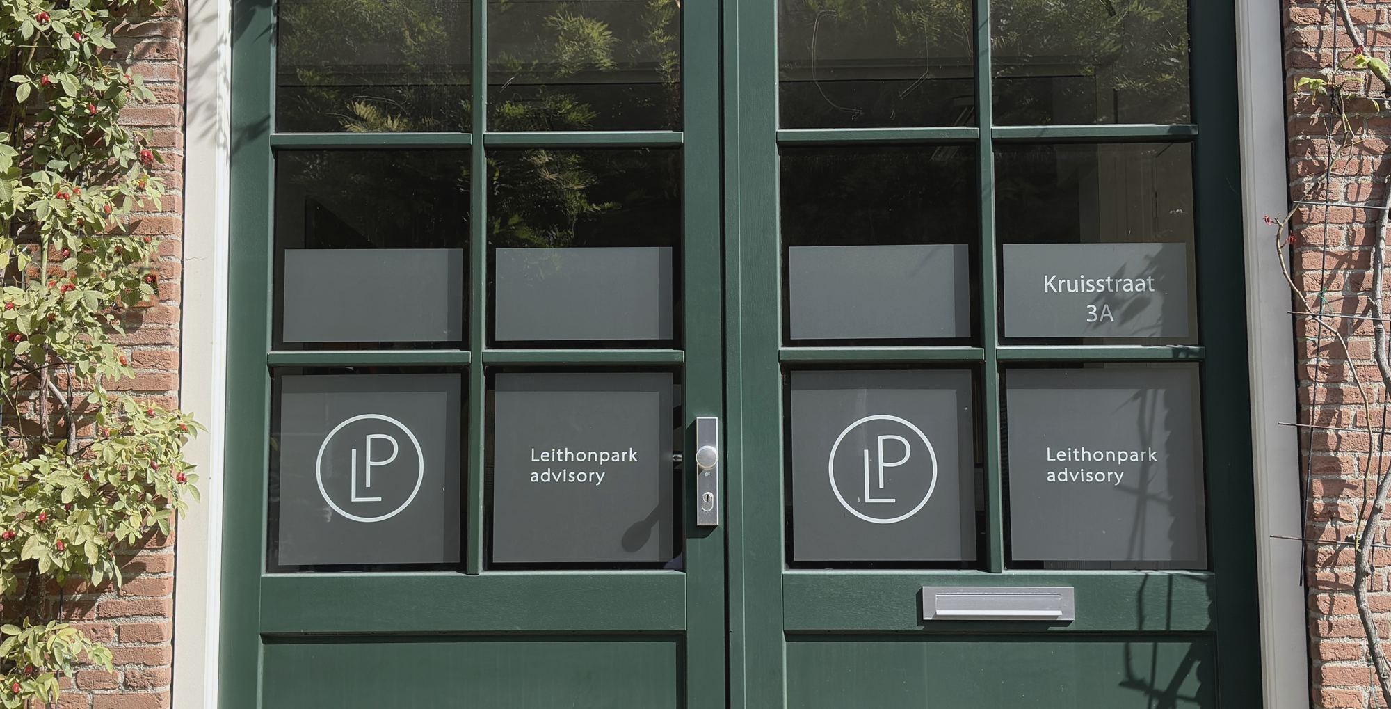 De voorgevel van het kantoor van Leithonpark Advisory aan de Kruisstraat 3A in Leiden